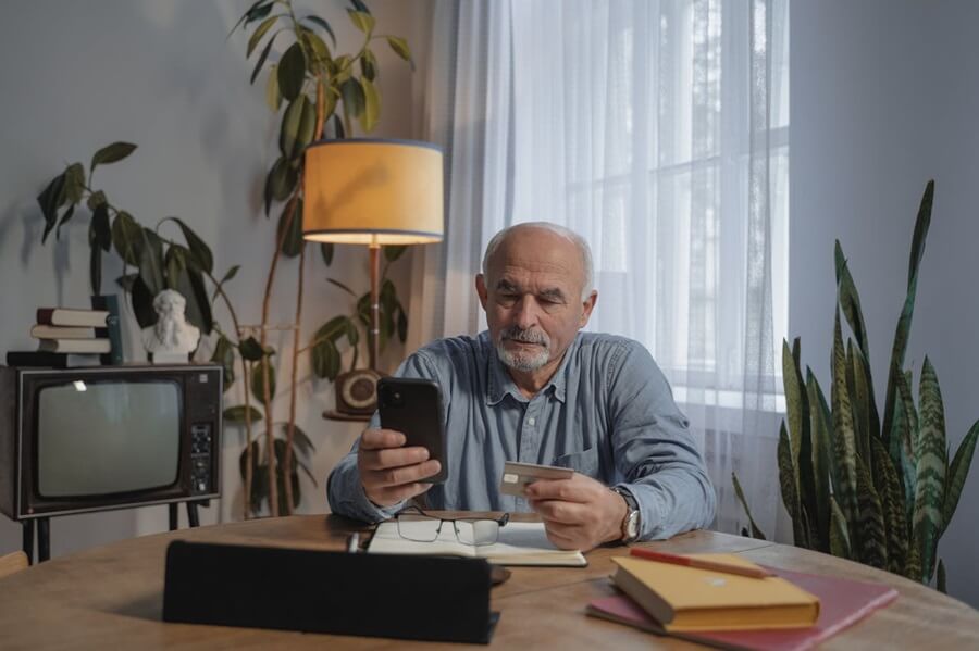 Klienci mogą wybierać między kanałami sprzedaży Omnichannel poprawia doświadczenie zakupowe